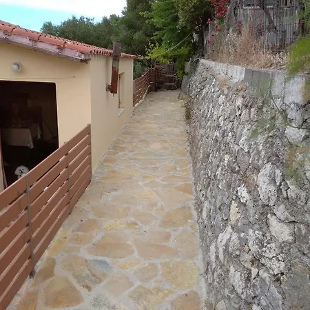Traditional House With View 別荘 Drymon