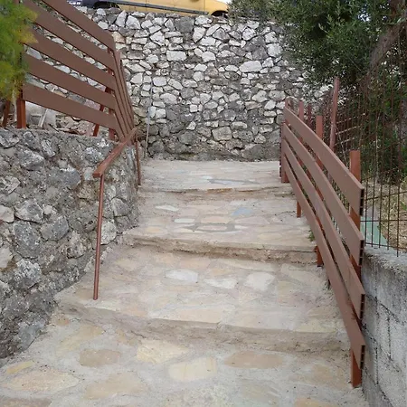 Traditional House With View Casa vacanze