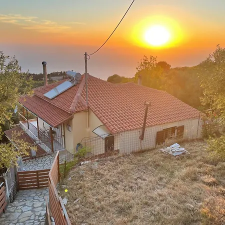 別荘 Traditional House With View Drymon